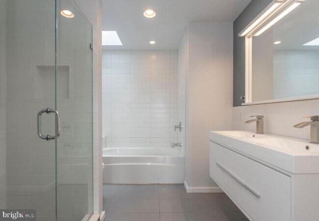 Photo - 527 W Jefferson St