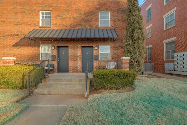 Building Photo - One bedroom loft in Midtown OKC! Unit 4