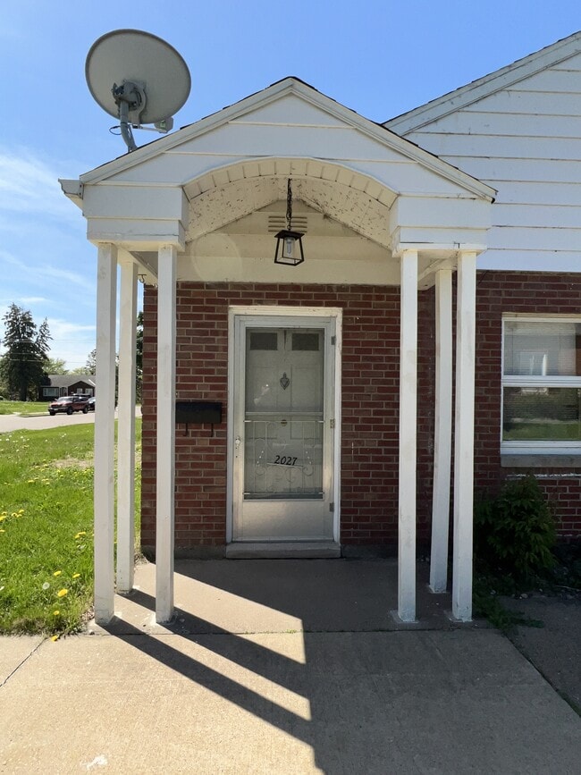 Photo - 2027 Ogilby Rd Townhome