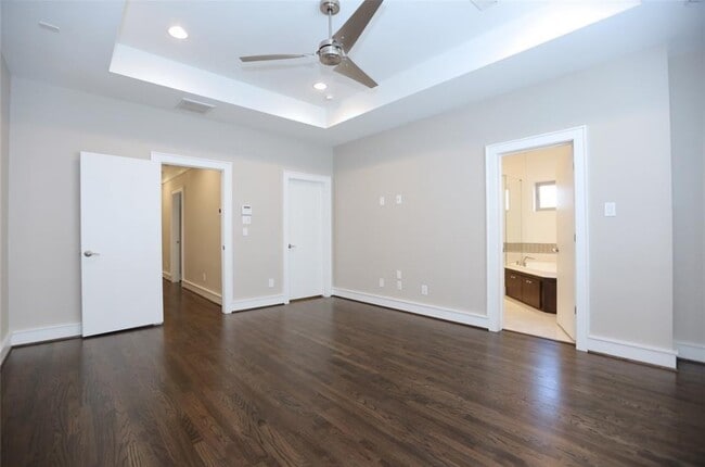 Building Photo - 5327 Lillian St