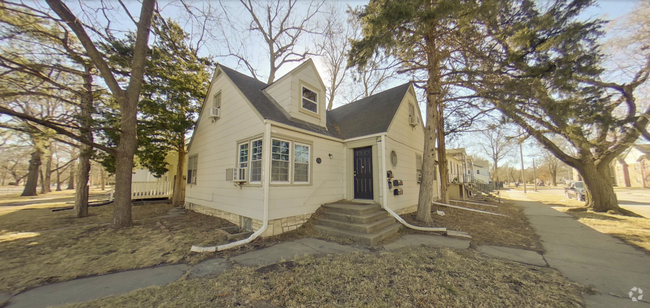 Building Photo - 731 Bluemont Ave Unit 2 Rental