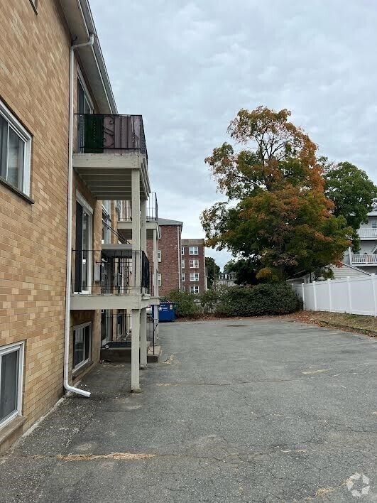 Building Photo - 100 Cedar St Unit #1 Rental