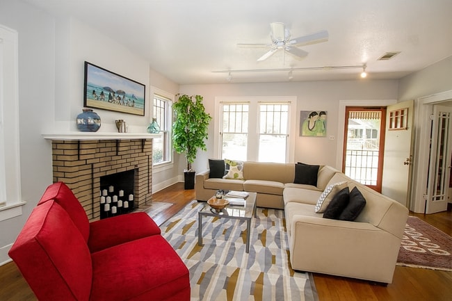 Photo - Best located house in West Campus, 6 large bedrooms open floorplan.