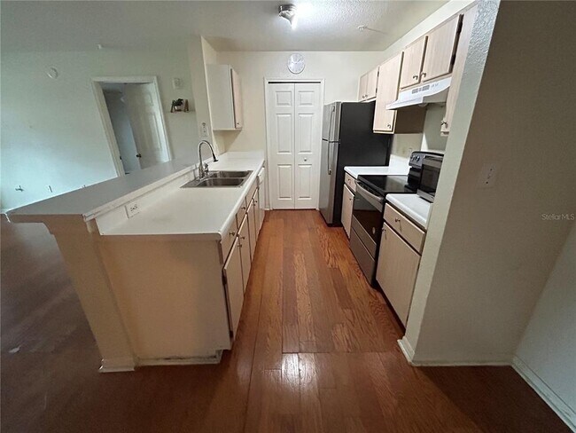 Photo - 5455 Vineland Rd Unit 3102