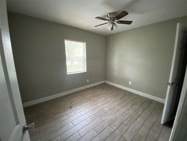 Photo - 612 N Avenue B