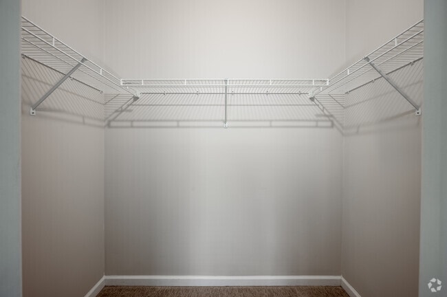 1BR, 1BA - 652SF - Bedroom Closet