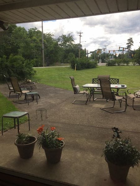 lovely back patio with built in firepit - 3350 Gibsonia Rd
