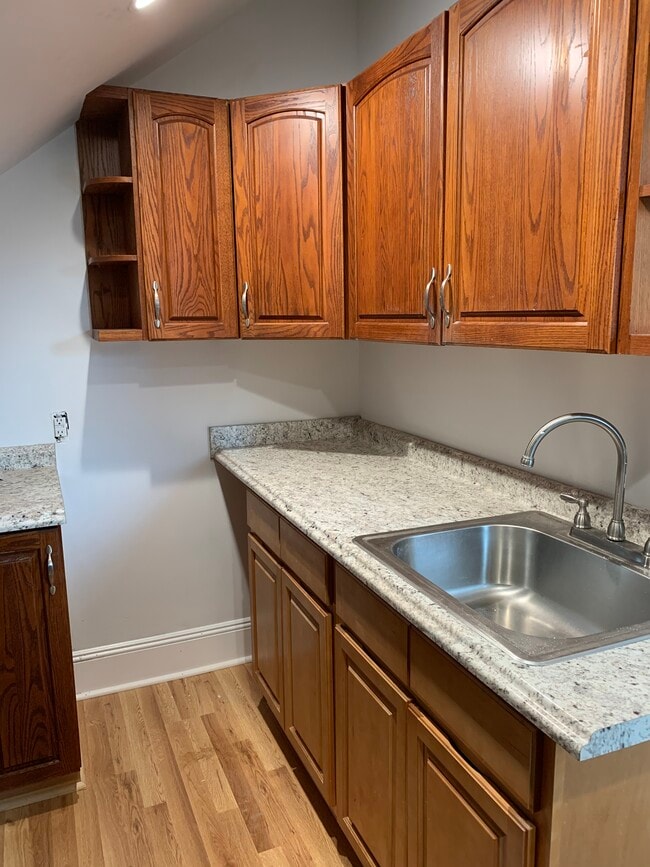 Building Photo - 204 Crescent Plz Unit #3 Rental