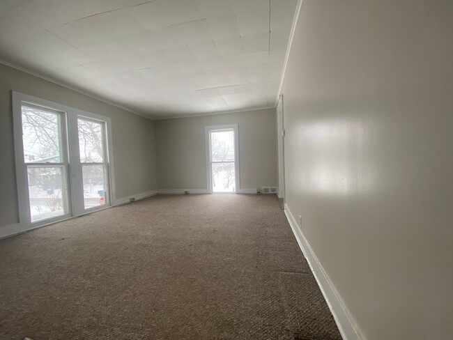 Photo - 804 W Walnut St Apartment Unit 2