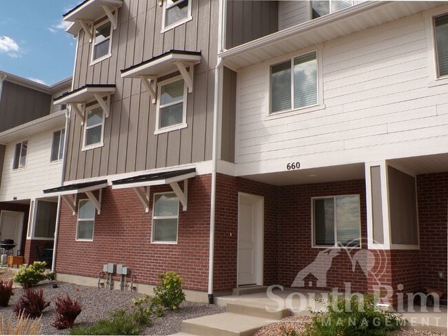 Building Photo - 660 Frost St