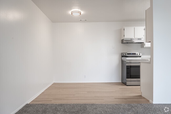 2BR, 2BA - 1,000SF - Dining Room