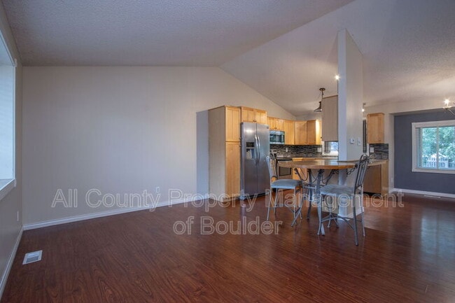 Photo - 2124 Stuart St