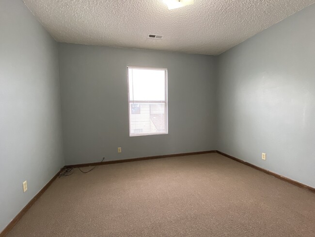 Photo - 3215 S Illinois St Unit 4