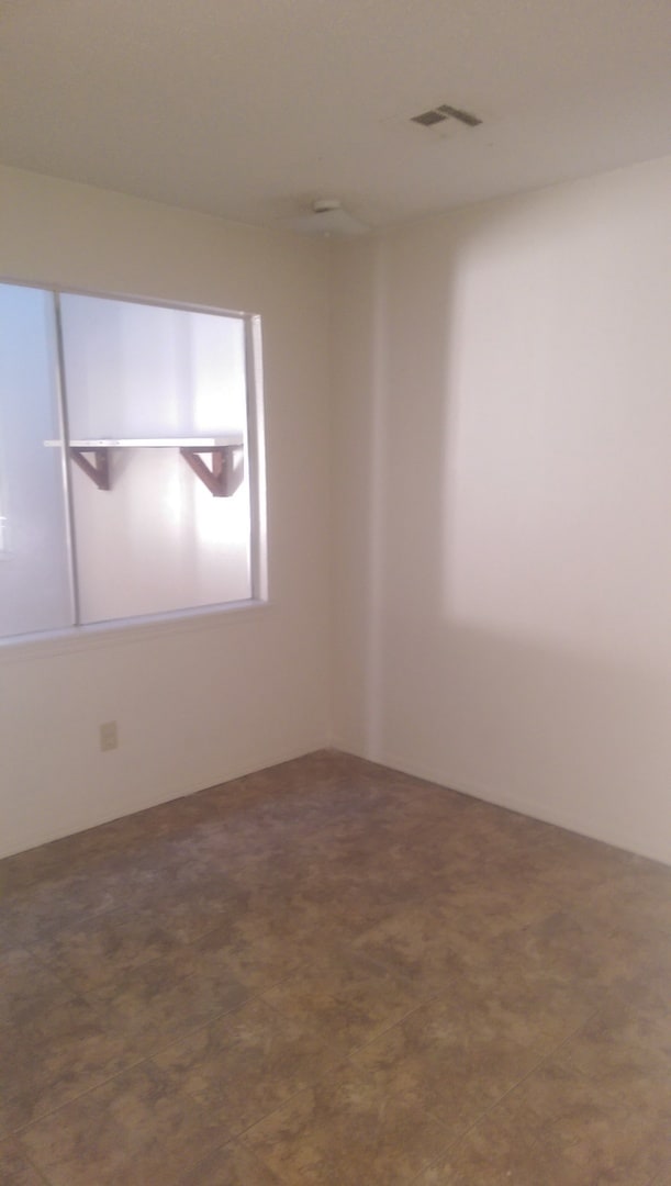 Photo - 3 bed 2 bath duplex for rent near I-240 and Western, close to everything!