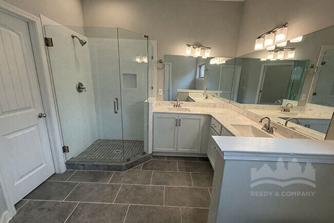 Photo - 480 Maple St