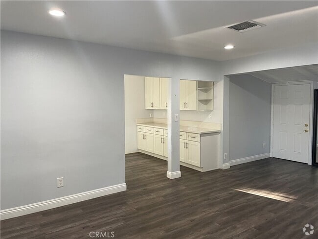Building Photo - 17443 Cohasset St Rental