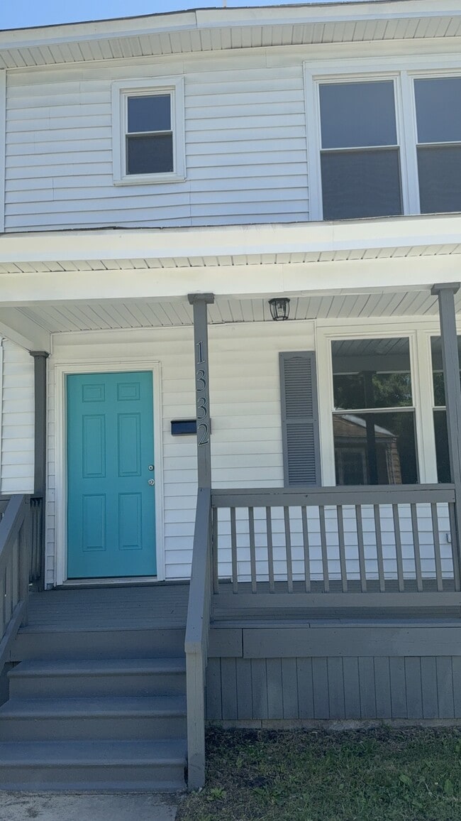 Building Photo - 1332 29th St