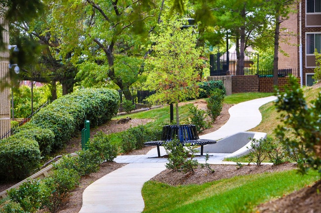 Photo - Edgewood Commons 611 & Gardens