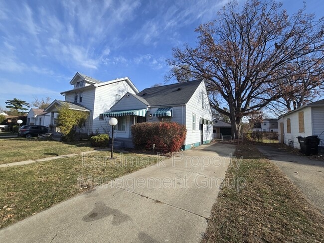 Photo - 19960 Wisconsin St