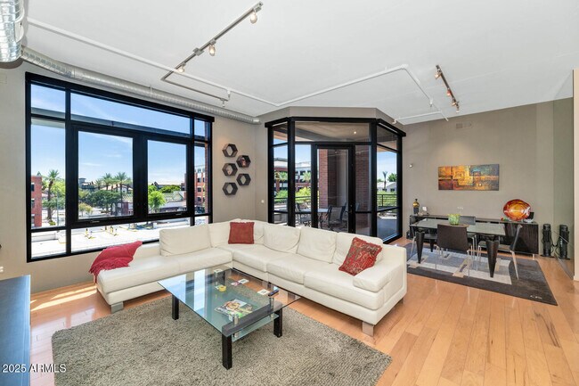 7301 E 3rd Ave Unit 305