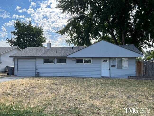 Building Photo - Remodeled Rambler for Rent! New Floors, New Bathroom, Fully Fenced Yard, Pets Welcome!
