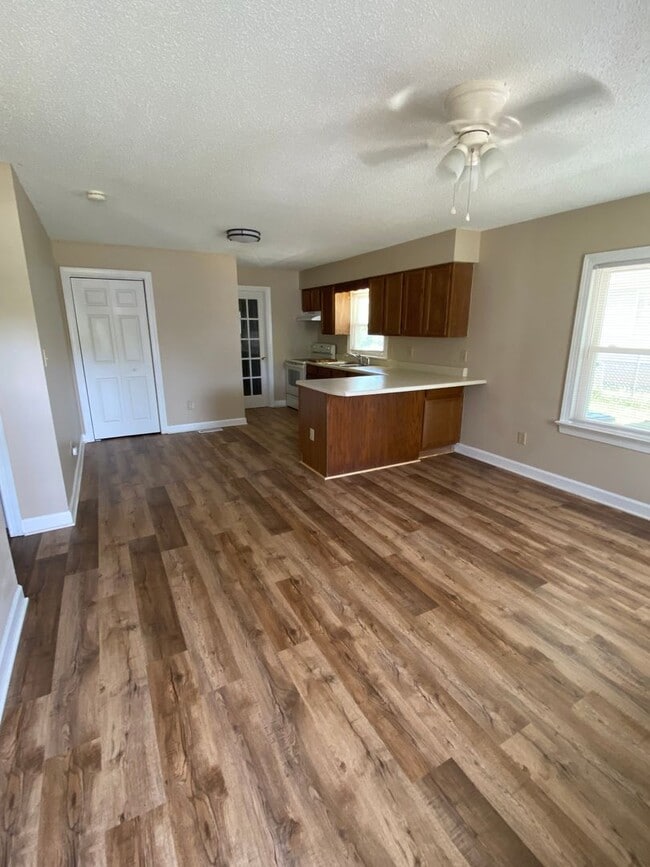 Photo - Ready to View! Cute 2 Bedroom Ranch!! Grea...