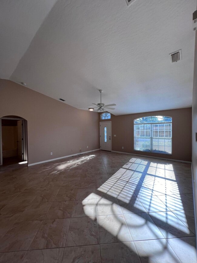 Photo - 830 Laurel Dr