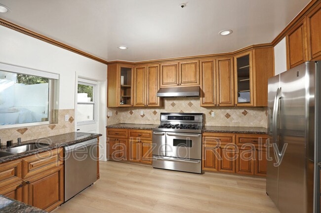 1827 Hill Dr Unit 1827