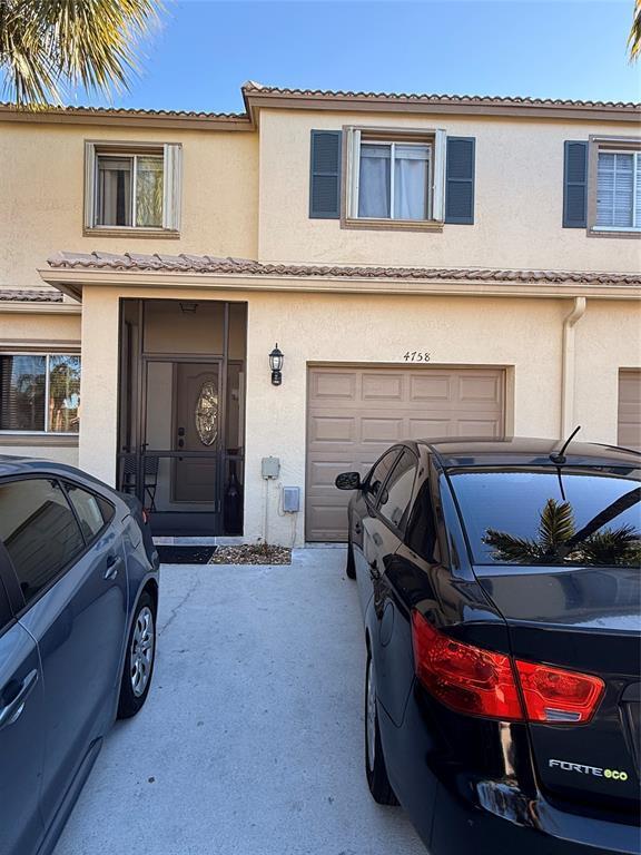 Building Photo - 4758 Lago Vista Dr