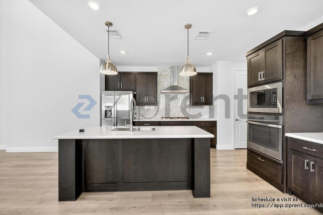Photo - 717 Rosemary Rd