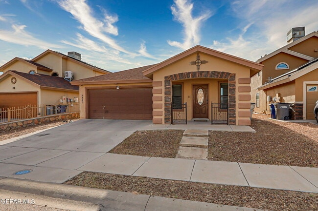 Building Photo - 2305 Honey Dew St