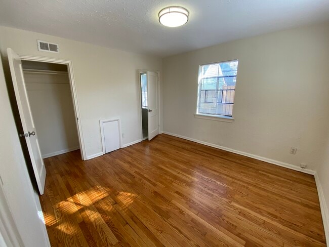 Apartment #3 - Lee Terrace Apartments Unit 4