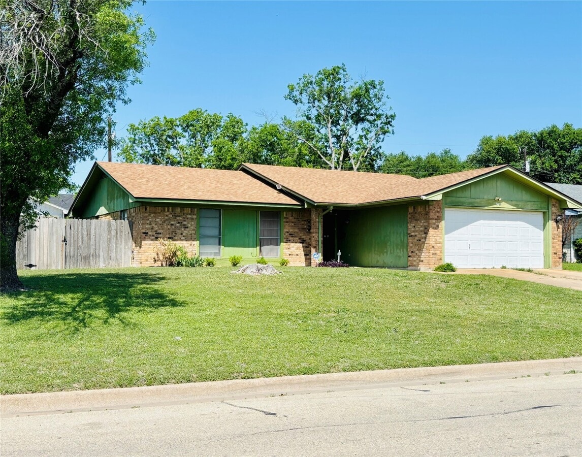 Photo - 802 Yorktown Dr