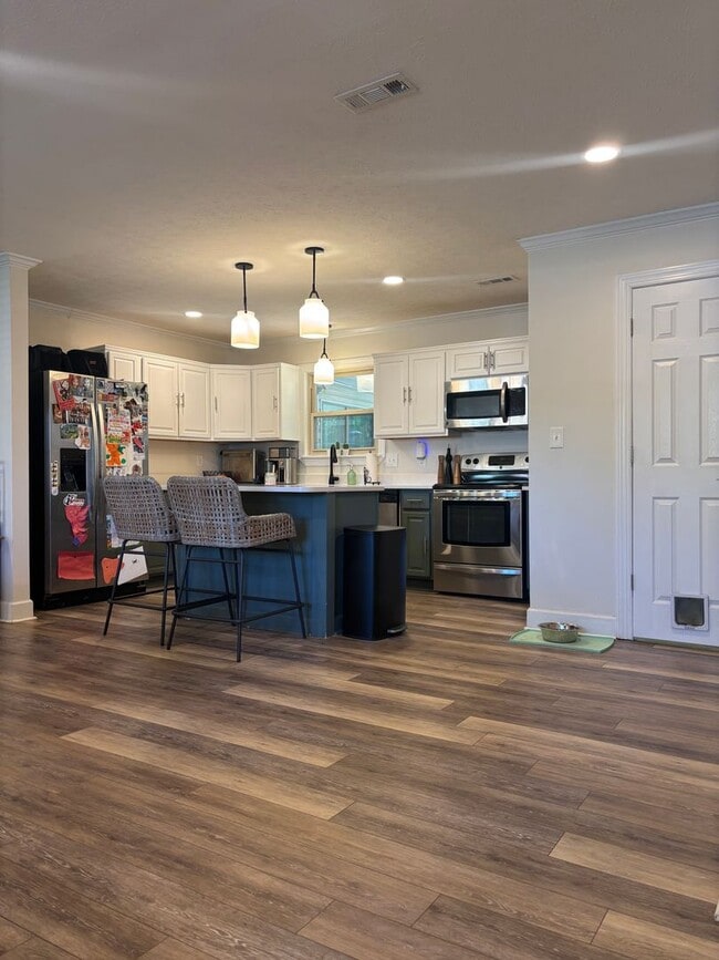 Photo - Lovely on Lance