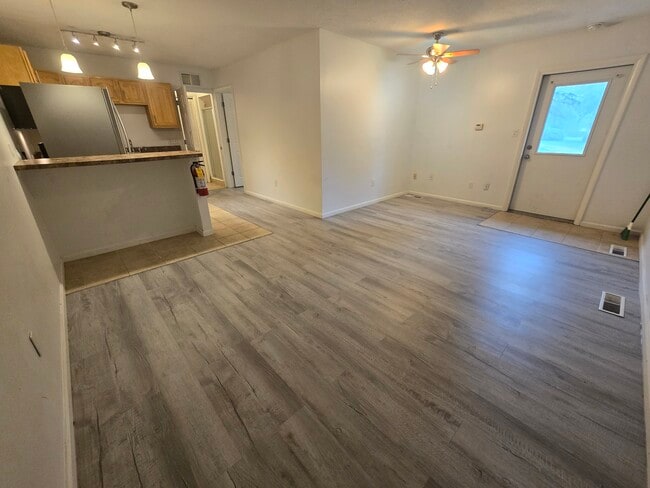 Photo - 811 Marvin St