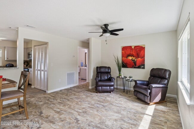 Photo - 919 Quail St SE