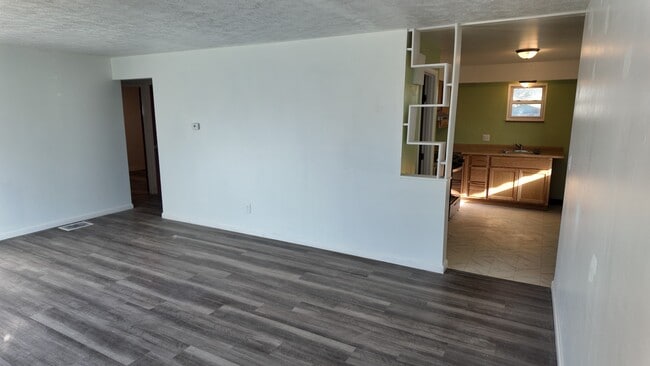 Photo - 2660 Sandhurst Dr