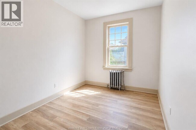 Photo - 1009 Niagara St Unit 4