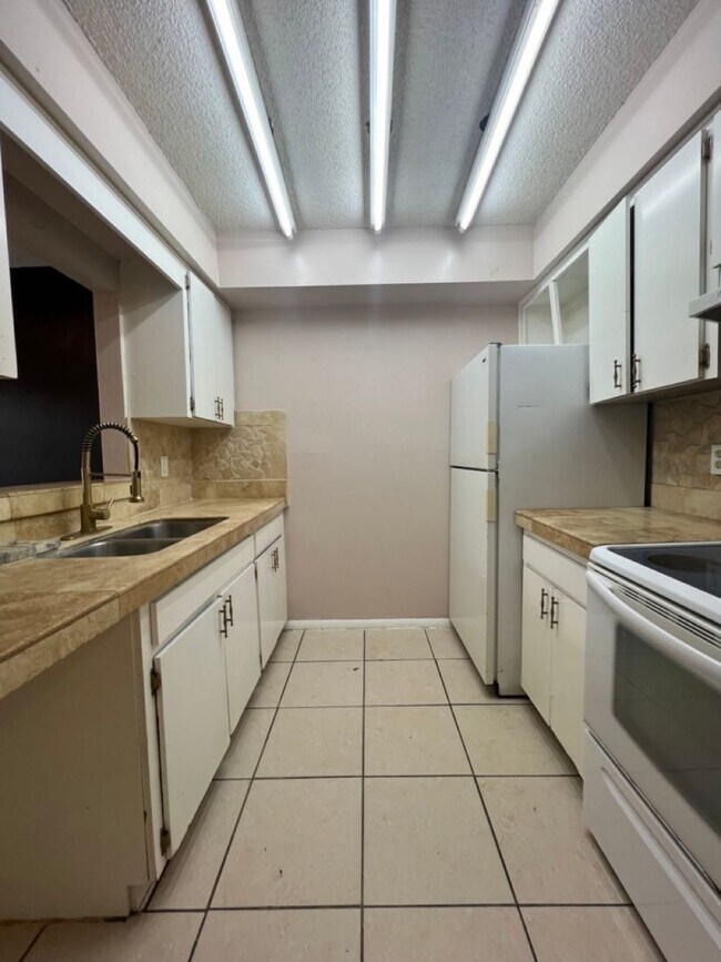 2/1 Duplex for rent schedule showing today Rental House Rental in