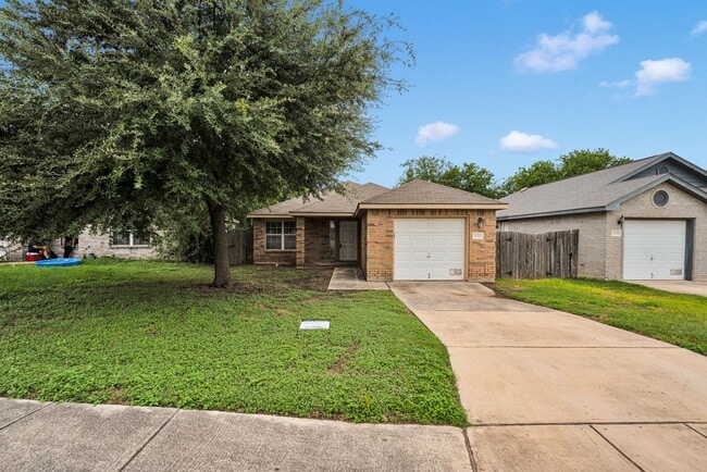 Building Photo - Convenient Northwest San Antonio Home Available for ASAP Move In!