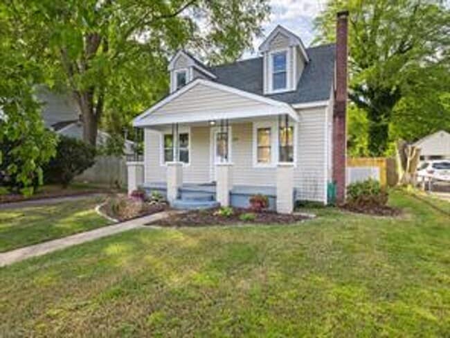 Photo - Check out this beautiful Cape Cod in the heart of Bayview!