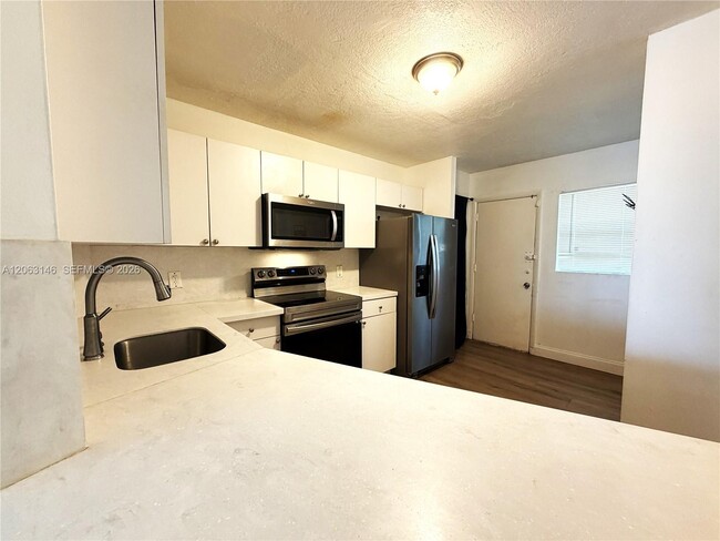 Building Photo - 1770 NE 191st St Unit 204-1