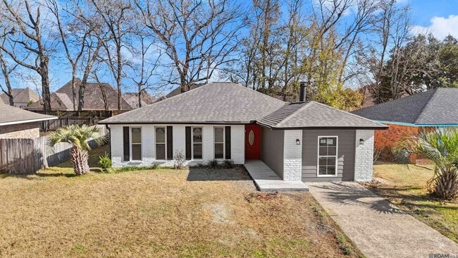 Building Photo - 9219 Baronne Dr