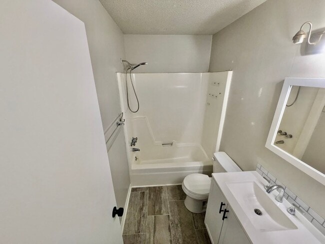 Photo - 143 Montague Dr