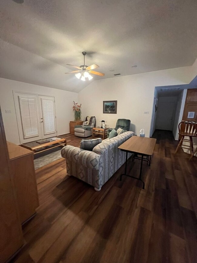 Photo - FULLY FURISHED MID TERM LEASE