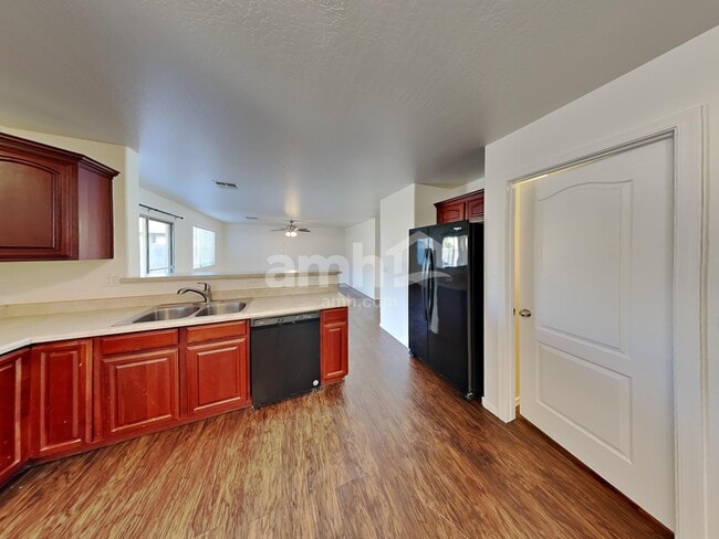 Photo - 10826 W Taft St