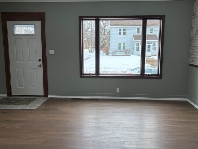 Photo - 629 8th Ave N