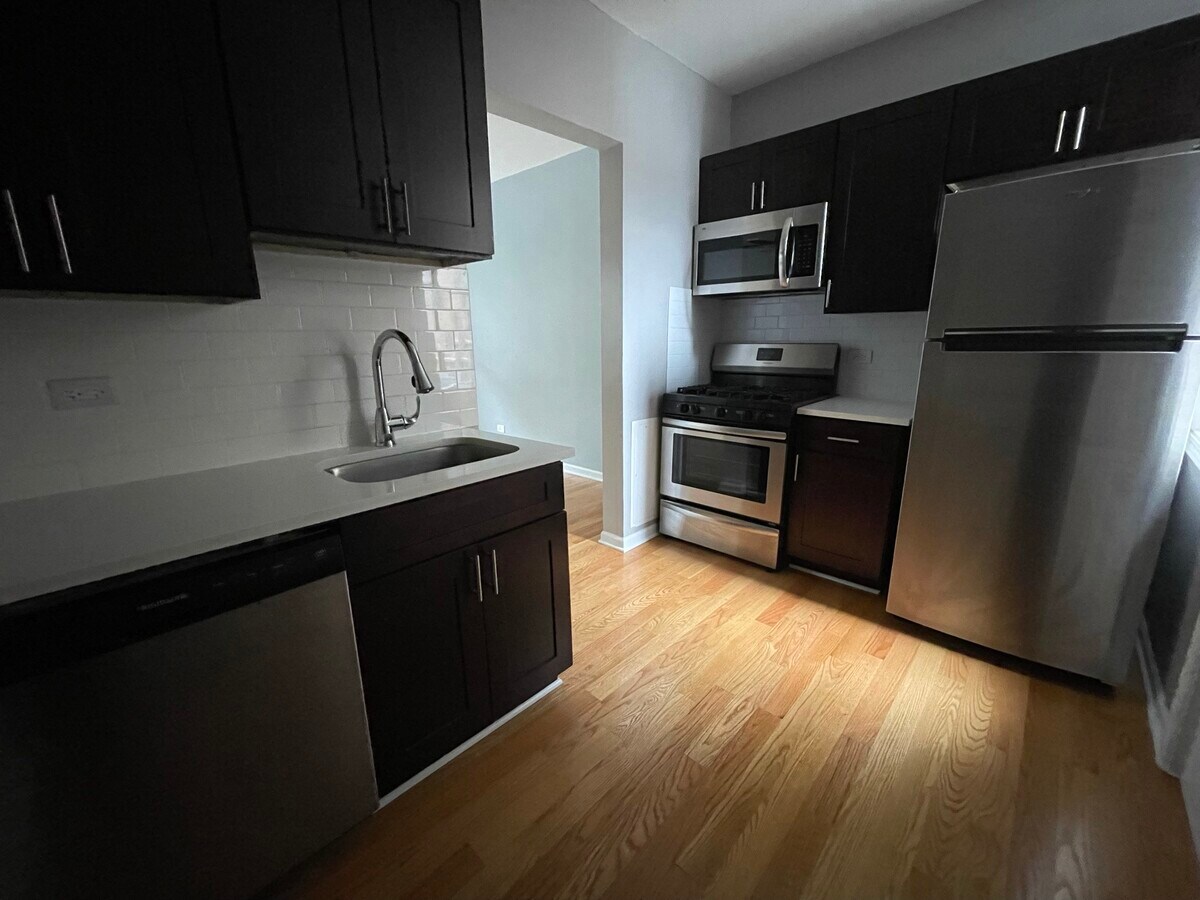 Photo - 1648 W Pratt Blvd Apartments Unit 2J