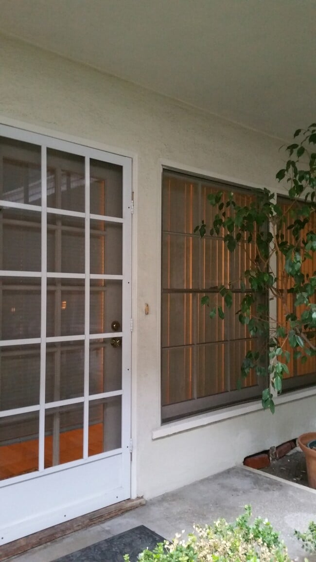 Photo - 1124 N Louise St Unit F