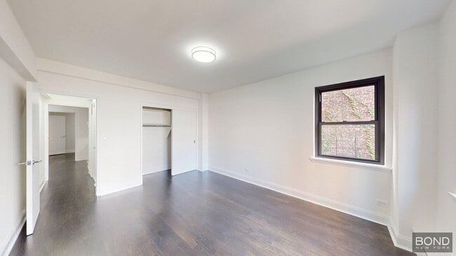 Photo - 219 E 69th St Unidad 7K